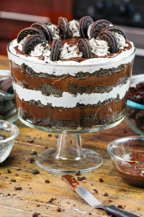 Oreo Trifle, Trifle Bowl Recipes, Trifle Dessert Recipes, Trifle Recipes, Christmas Trifle, Easiest Dessert, Oreo Pudding, Trifle Dish, Chocolate Trifle