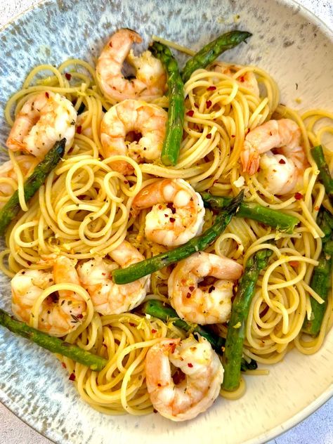 Buttery Garlic Sauce, Prawn Pasta, Chilli Prawns, Asparagus Pasta, Frozen Seafood, Pasta Night, Shellfish Recipes, Fresh Asparagus, Garlic Sauce