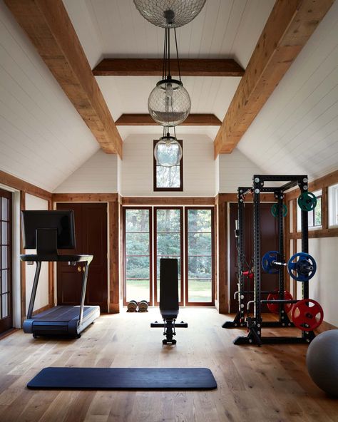 Modern Ski Chalet, Gym Layout, Home Gym Layout, Mini Gym At Home Ideas, Small Home Gym Ideas, Home Gym Inspiration, Small Home Gym, Elevated Home, 90s Home