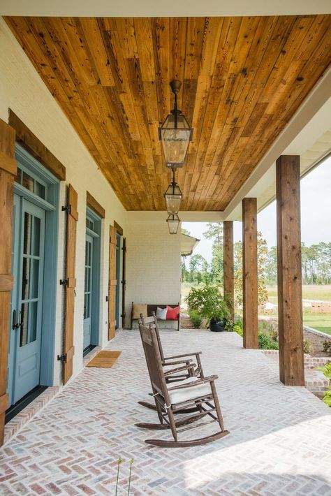 Acadian Style Homes, House Front Porch, Porch Remodel, Porch Ceiling, Casa Exterior, Modern Farmhouse Exterior, Front Porches, Porch Design, Farmhouse Exterior