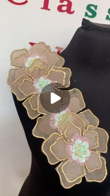 Flower Applique Patterns, 3d Applique, Classy Wear, Asoebi Styles, Cute Dress Outfits, Best Wedding Dresses, Applique Patterns, Flower Applique, Applique Designs