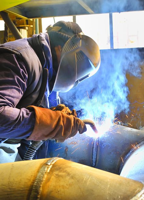 Welding Funny, Welding Safety, Mig Welder, Mig Welding, Welding Table, Actress Without Makeup, Hard At Work, Welding Art, Metal Fabrication