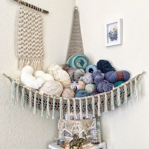 Plushie Storage, Stuffed Animal Storage Diy, Corner Hammock, Kids Shoe Organization, Boho Corner, Storage Crochet, Shoe Organization Diy, Toy Hammock, Yarn Organization