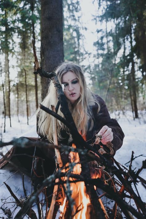 Magic Spell Words, Viking Religion, Celtic Paganism, Viking Pictures, Viking Images, Norse Legend, Winter Fire, Pagan Spirituality, Types Of Hunting