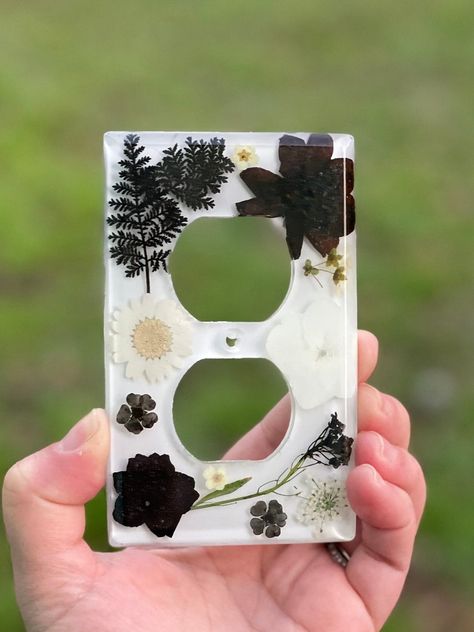 Resin Switch Plate Covers, Resin Light Switch Plate, Electric Outlet Covers, Light Switch Covers Diy, Epoxy Crafts, Electrical Outlet Covers, Floral Resin, Outlet Plates, Craft Lights