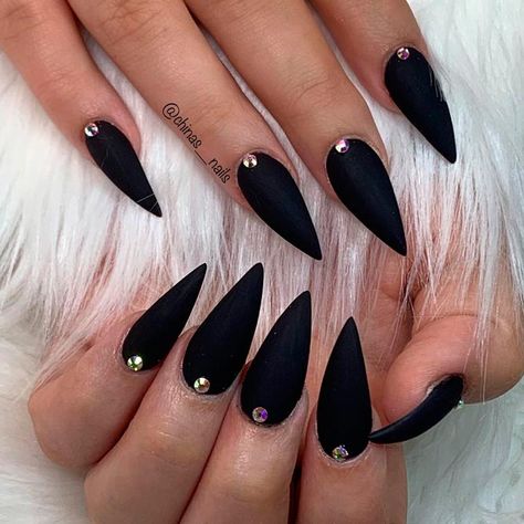 27 Matte Black Nails That Will Make You Thrilled | Page 6 of 6 Stiletto Nails Short, Black Stiletto Nails, Matte Black Nails, Black Acrylic Nails, Stiletto Nail Art, Gothic Nails, Goth Nails, Stiletto Nails Designs, Makijaż Smokey Eye