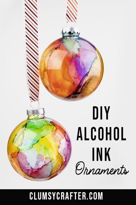 Alcohol Ink Ornaments, Diy Alcohol Ink, Ink Ornaments, Glass Ornaments Diy, Christmas Ball Ornaments Diy, Diy Alcohol, Clear Christmas Ornaments, Alcohol Ink Glass, Alcohol Ink Crafts