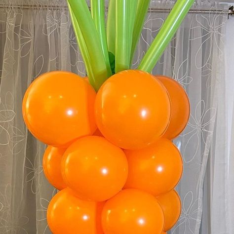 BALLOON’ENGINEER on Instagram: "Giant Balloon Carrot & Balloon Flowers - for your Easter decor 🥕❤️🌸 #balloonart #balloondecor #balloonfun  #balloonengineer22 #balloonflower #ballooncarrot 
Check the tutorial 👇
https://youtube.com/shorts/jUv8z44I4XI?feature=share" Balloon Carrot, Carrot Balloon, Balloon Cars, Giant Balloon, Giant Balloons, Balloon Flowers, Balloon Art, Easter Decor, Balloon Decorations