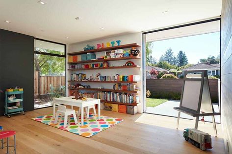 Indoor/outdoor connectivity defining mid-century modern Los Altos home Mid Century Playroom, Playroom Shelving, Outdoor Playroom, Modern Playroom, Eichler Homes, Modern Kids Room, California Living, Modern Style Homes, Ranch Style Home