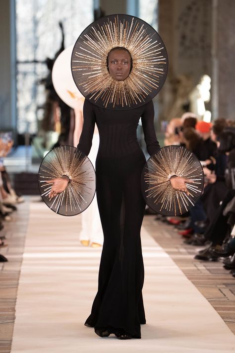 Daniel Roseberry, Haute Couture Paris, Elsa Schiaparelli, Viking Woman, Fur Clothing, Couture Designers, Couture Week, Spring Summer 2022, Moda Vintage