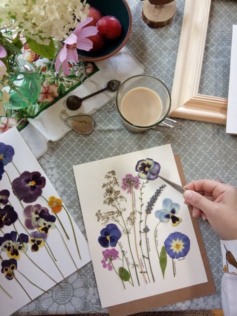 Learn How to Press Flowers in This Online Art Class Pressed Flowers Diy, Press Flowers, Hand Lettering For Beginners, Online Art Classes, Dried And Pressed Flowers, Creative Class, Abstract Floral Art, Pressed Flower Art, Craft Classes