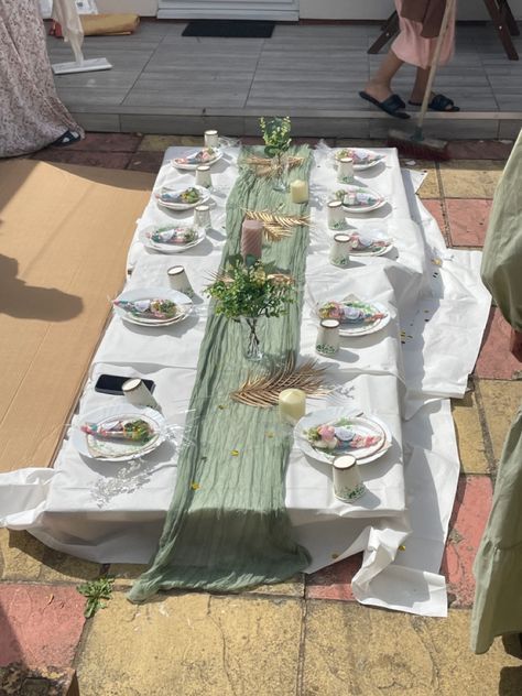 Sage green themed dining setup on pallets Sage Green Picnic, Sage Green Theme, Green Picnic, Picnic Setup, Picnic Birthday Party, Birthday Picnic, Ideas Lunch, Party Setup, Picnic Birthday