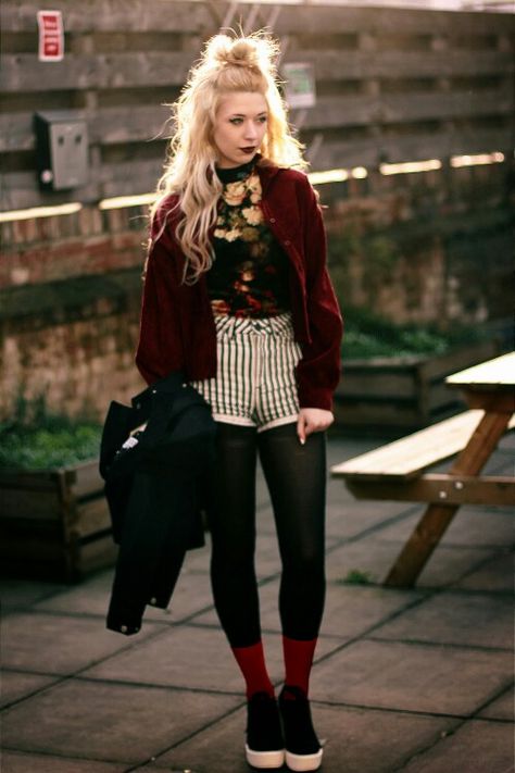 Romantic Grunge Style, Colourful Grunge, Alternative Fashion Skirts, Eclectic Grunge, Indie Outfits Alternative Fashion, Indie Outfits Grunge, Grunge Looks, Maroon Outfit, Look Grunge