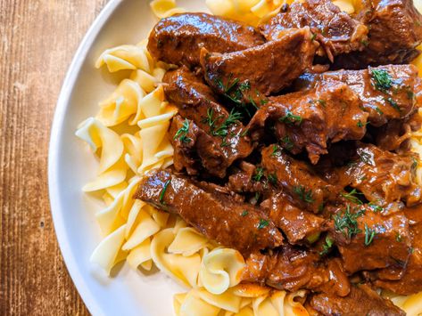 Austrian Goulash, Boneless Short Ribs, Cuts Of Beef, Beef Goulash, Sweet Paprika, Family Dishes, Mashed Cauliflower, Goulash, Short Ribs