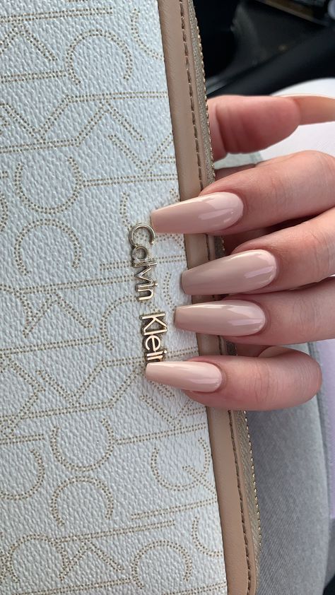 Pretty nude coffin nails ✨ Coffin Nude Nails Designs, Simple Nails Ballerina, Coffin Beige Nails, Nude Nails Ballerina, Simple Ballerina Nails, Nails Ballerina Design, Nails Ballerina Medium, Nude Ballerina Nails, Light Nude Nails