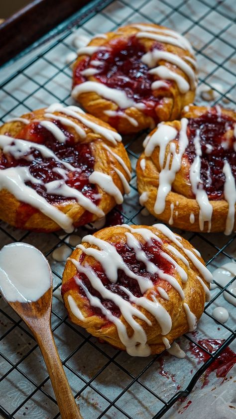 Fall Danish Recipe, Vegan Autumn Baking, Autumn Vegan Recipes, Vegan Danish Recipe, Autumn Pastries, Gilmore Girls Recipes, Vegan Danish, Nikki Vegan, Cherry Danish