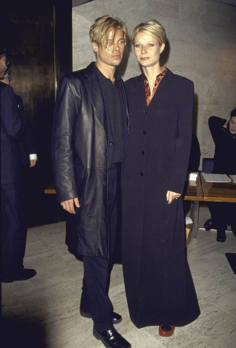 Gwyneth Paltrow Style, Black Coats, Red Carpet Outfits, 90s Looks, Gwyneth Paltrow, Mode Inspo, Satin Slip Dress, Brad Pitt, Looks Vintage