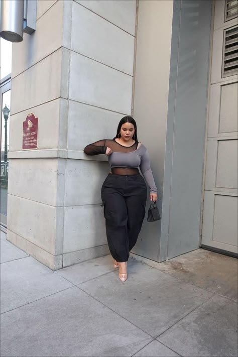 Poses Plus Size, Chubby Baddie, Bestie Hangout, Plus Size Going Out Outfits, Curvy Outfit Ideas, Denise Mercedes, Cool Street Style, Famous Youtuber, Bar Outfits