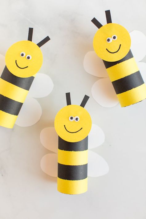 These Spring Toilet Paper Roll Crafts are such a fun craft to keep the kids busy and to celebrate the warmer weather springtime and summer brings. Bee Craft, Bee Activities, Insect Crafts, Book Drawing Ideas, Scratch Book, Toilet Paper Crafts, Toilet Paper Roll Crafts, New Year's Crafts, Drawing Ideas Easy