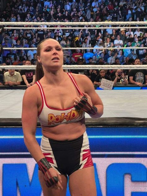 Ronda Rousey Wwe, Rhonda Rousey, Credit Card Tool, Rowdy Ronda, Wwe Women, Ronda Rousey, Beautiful Pics, Wwe Womens, Female Wrestlers