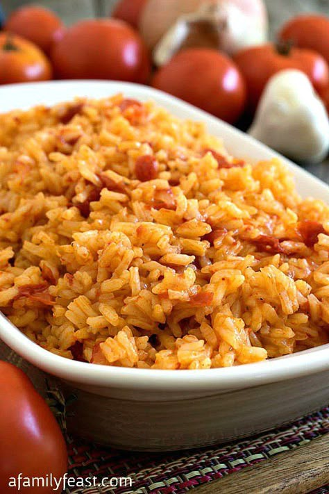 Portuguese Tomato Rice - also known as Arroz de Tomate.  A simple and delicious rice dish that is a favorite recipe from Portugal! Portuguese Rice, Portugal Food, Delicious Rice, Tomato Rice, Portuguese Cuisine, Rice Dish, Mexican Rice, Easy Mexican, Family Feast