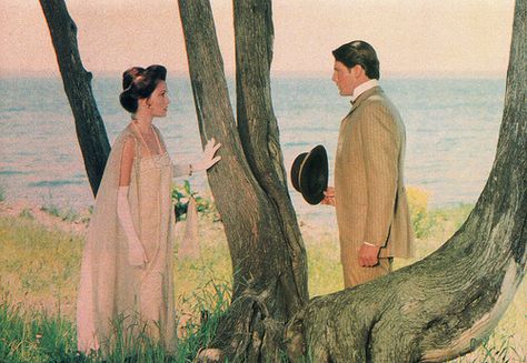 undefined Christopher Reeves, Christopher Reeve, Somewhere In Time, Jane Seymour, Mackinac Island, Romantic Movies, Time Photo, Sci Fi Movies, Romance Movies