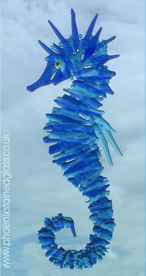 Fused glass seahorse by Oriel Hicks in blue and turquoise. Fused Glass Fish Wall Art, Freeze And Fuse Glass Projects, Fused Glass Whale, Fused Glass Diy, Glass Slumping Ideas, Fused Glass Octopus, Fused Glass Seahorse, Fused Glass Fish Ideas, Fused Glass Projects Ideas