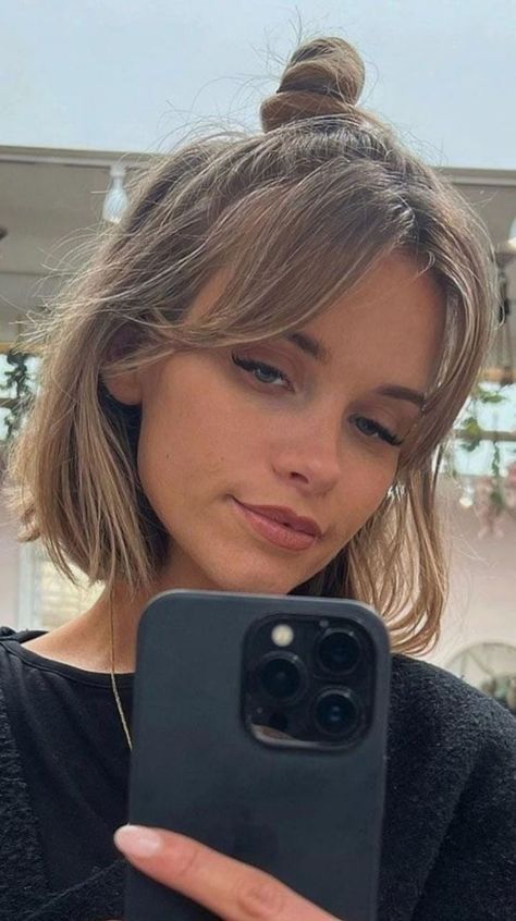 Easy Hairstyles For Curtain Bangs, Hairstyles For Curtain Bangs, Longbob Hair, Above Shoulder Length Hair, Shoulder Haircut, Cute Short Haircuts, Short Brown Hair, Shoulder Hair, Penteado Cabelo Curto