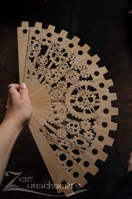 Handmade Steampunk Fan by Zeitunschaerfe https://goo.gl/MCSTRv Robecca Steam, Steampunk Gadgets, Steampunk Items, Steampunk Ideas, Mode Steampunk, Paper Fan, Steampunk Decor, Style Steampunk, Steampunk Wedding