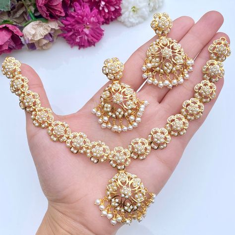 Latest Indian Jewellery, Rajputi Jewellery, Bridal Jewelry Sets Brides, Bridal Jewellery Inspiration, Bridal Necklace Designs, Antique Necklaces Design, Ring Bands, Fancy Jewelry Necklace, Bridal Jewelry Vintage