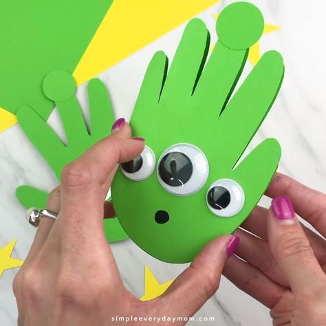 Handprint Toy Story Craft For Kids Handprint Alien, Creative Activities For Toddlers, Handprint Cards, Blow Painting, Santa Handprint, Homemade Kids Gifts, Disney Crafts For Kids, Toy Story Crafts, Disney Craft