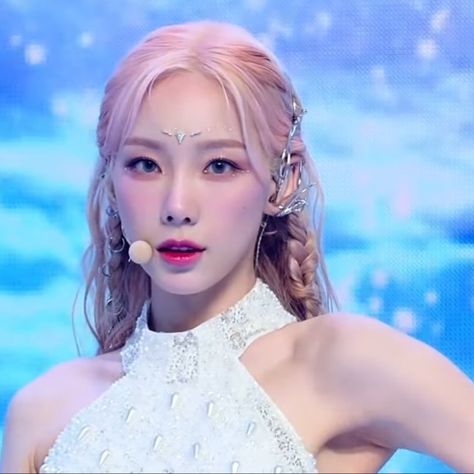 taeyeon "invu" comeback stage lq icon ⋆ ˚｡⋆୨୧˚ Taeyeon Invu, Bling Makeup, Winter Princess, Kim Taeyeon, Kim Tae Yeon, Hair Colour, Stage Outfits, Girl Crush, Girls Generation