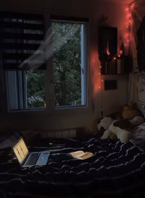 Comfortable Bedroom Aesthetic, Dark Room Aesthetic Bedroom Modern, Dark Room Aesthetics, Dark Apartment Aesthetic Bedroom, Cozy Night Aesthetic Bedroom, Twilightcore Room, Dark Comfy Bedroom Aesthetic, Dark Grunge Bedroom Aesthetic, Dark Room Aesthetic Bedroom Cozy