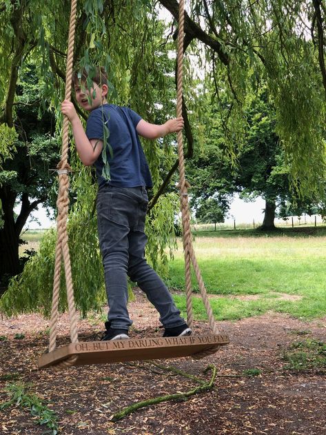 How to find the perfect place for a garden swing, what knots to use when tying it to the tree and how to maintain your oak seat and rope swings. Tree Swings Diy, Tree Rope, Diy Swing, Diy Porch Swing, Dream Patio, Outdoor Trees, Diy Tree, Tree Swing, Garden Swing