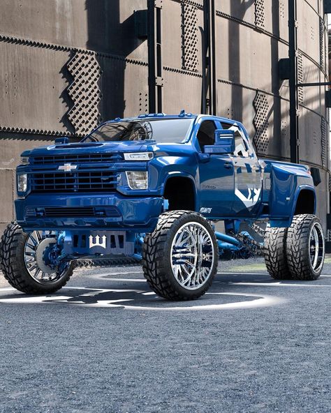 Lifted Dually Trucks, Sema Truck, Truck Lifted, Lifted Dually, Custom Dually Flatbed Truck Beds, Ford Dually Flatbed, Blue Thunder Monster Truck, Diesel Trucks Ford, Truck Rims