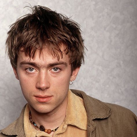 2000s Hair, Blur Band, Pop Hair, Jamie Hewlett, Damon Albarn, Punk Hair, Hair Colour, Kate Moss, Pretty Men