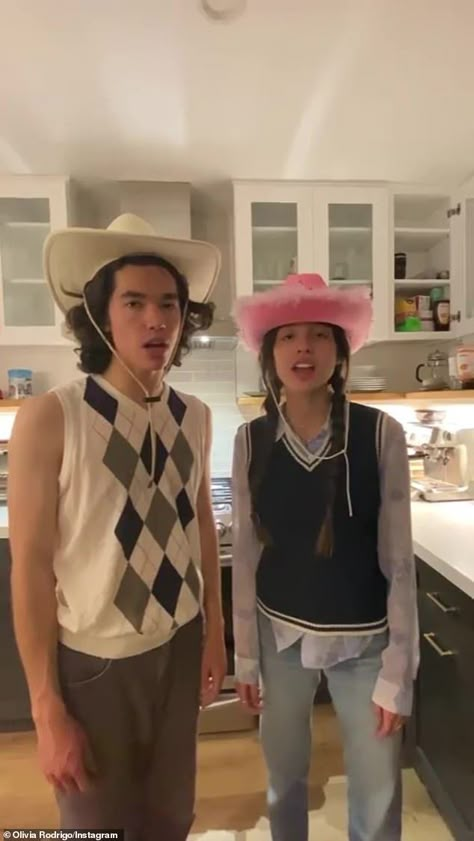 Olivia Rodrigo And Conan Gray, Olivia + Core + Aesthetic, Conan Gray Aesthetic, Curly Hair Styles Easy, Gray Aesthetic, Taylor Swift Fan, Conan Gray, Celebrity Art, White Horse