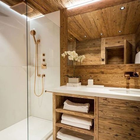 Log Cabin Bathroom Ideas, Log Home Bathrooms, Chalet Bathroom, Log Cabin Bathroom, Ski House Decor, Log Cabin Interior, Chalet Interior, Chalet Design, Cabin Bathrooms