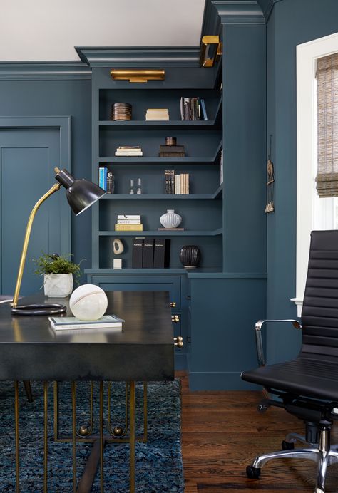 Dark teal walls and built in shelves + custom cabinetry in dark blue + metal desk with brass legs + black leather office chair + brass picture lights on dark cabinetry | Ella Scott Design Builtin Bookshelves, Modern Colonial House, Mudroom Inspiration, Teal Office, Modern Office Ideas, Organic Interior Design, Blue Home Offices, Bookshelf Lighting, Wall Divider