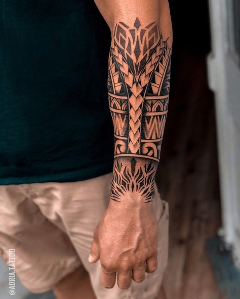 Tato Maori, Tato Flash, Persian Tattoo, Forearm Band Tattoos, Maori Tattoo Designs, Wrist Tattoos For Guys, Forearm Sleeve Tattoos, Cool Forearm Tattoos, Half Sleeve Tattoos For Guys