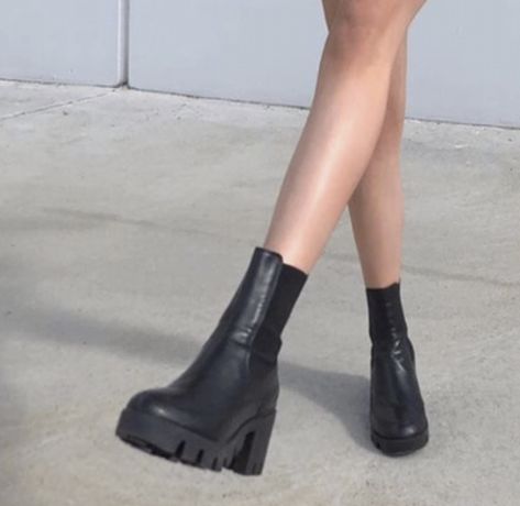 Ankle Length Boots, Functional Wardrobe, Prom Dress Inspiration, Black High Heels, Platform Boots, Hunter Boots, Cute Shoes, Ankle Length, Rubber Rain Boots