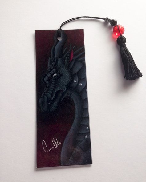 Wings of Fire Darkstalker bookmark that I made. I know I already posted about this, but the photo was bad and I made the tie. Wings Of Fire Darkstalker, Dragon Drawings, Dragon Bookmark, Wings Of Fire Dragons, Bookmark Craft, Diy Bookmarks, Wings Of Fire, Fire Dragon, Dragon Drawing