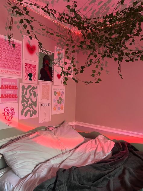 #aesthetic #room #roomdecor #tennroom #preppyroom #poster #posterwall #pink #preppy #aura #roomdecoration Posters Drawing, Preppy Aesthetic Room, Great Room Decor, Posters Photography, Dorm Room Decor Ideas, Pink Bedroom Walls, Pink Dorm Rooms, Photography Posters, Pink Dorm