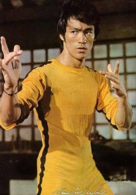 Style Icons: Bruce Lee – MANNER Bruce Lee Pictures, Bruce Lee Art, Bruce Lee Martial Arts, Bruce Lee Quotes, Bruce Lee Photos, 얼굴 그리기, Enter The Dragon, 17 Kpop, Ju Jitsu