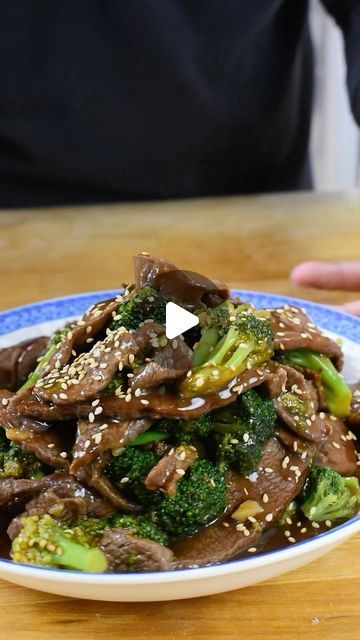 Cesar reyes on Instagram: "Super easy beef 🥩 broccoli 🥦. You should make 😊 #easyrecipe #chinesefood #beefandbroccoli #comfortfood" Brocoli Recipe, Brócoli Recipes, Lemon Grass Chicken, Fresh Basil Recipes, Easy Beef And Broccoli, Beef Broccoli, Asian Beef, Basil Recipes, Broccoli Beef