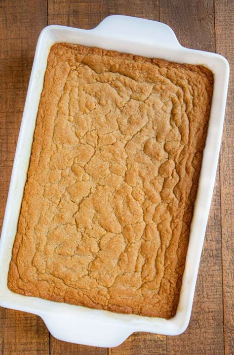 Brown Sugar Brownies Recipe (Chewy & Buttery!) - Dinner, then Dessert Brown Sugar Brownies, Blonde Brownie Recipe, Vanilla Brownies, Peanut Butter Brownies Recipe, Blonde Brownies, Dessert Squares, Bar Desserts, Chewy Bread, Brown Sugar Recipes