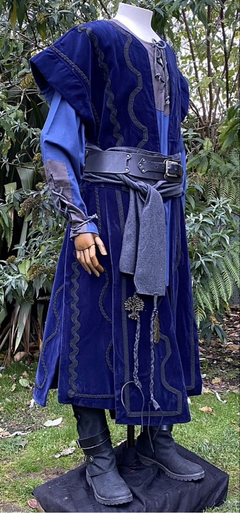 Men’s Wizard Costume, Medieval Fantasy Mens Clothing, Wizard Outfit Inspiration, Fantasy Merchant Outfit, Medieval Robes Men, Sorcerer Costume Men, Wizard Costume Ren Faire, Wizard Clothes Aesthetic, Wizard Outfit Dnd