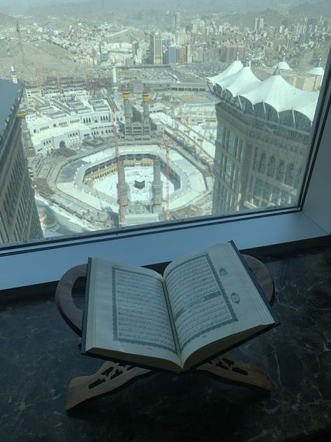 Al Quran Aesthetic, Wallpaper Al-qur'an, Masjid Wallpaper, Wallpaper Quran, Wallpaper Muslim, Masjid Haram, Ramadan Is Coming, Al Haram, Al Qur'an Aesthetic