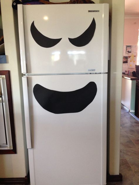 Freaky fridge, Halloween fridge, ghost fridge, scary Halloween party. Cardboard taped on easy.? Halloween Tips, Party 2023, Scary Halloween Party, Halloween 2023, Halloween Hacks, Diy Halloween Decorations, Diy Halloween, Scary Halloween, Halloween Diy