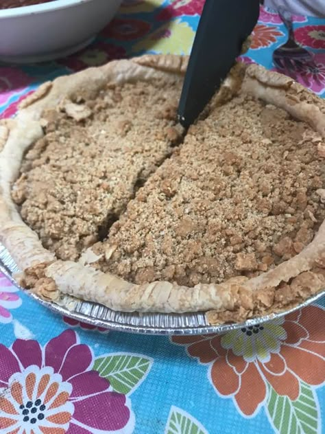 Amish Vanilla Crunch Pie 8/14/18********** Butterscotch Cream Pie, Vanilla Pie, Seven Layer Bars, Amish Food, Mennonite Recipes, Butter Biscuits, Kinds Of Pie, Layer Bars, Fresh Whipped Cream